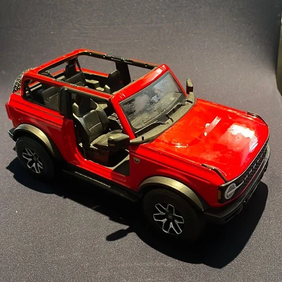 2021 Ford Bronco Badlands 1:18 scale die cast model Special Edition by Maisto - Picture 1 of 5